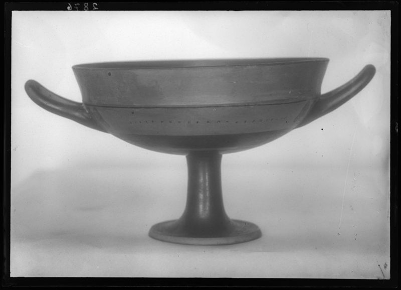Coupe des petits maîtres à figures noires signée (coupe à lèvre)