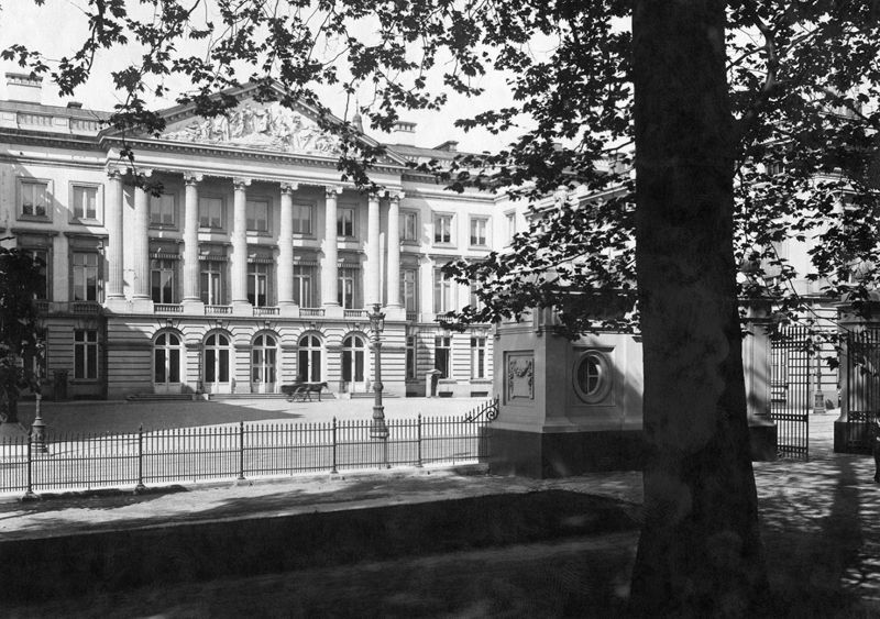 Paleis der Natie (met de Senaat en de Kamer van Volksvertegenwoordigers) - voormalig Paleis van de Raad van Brabant