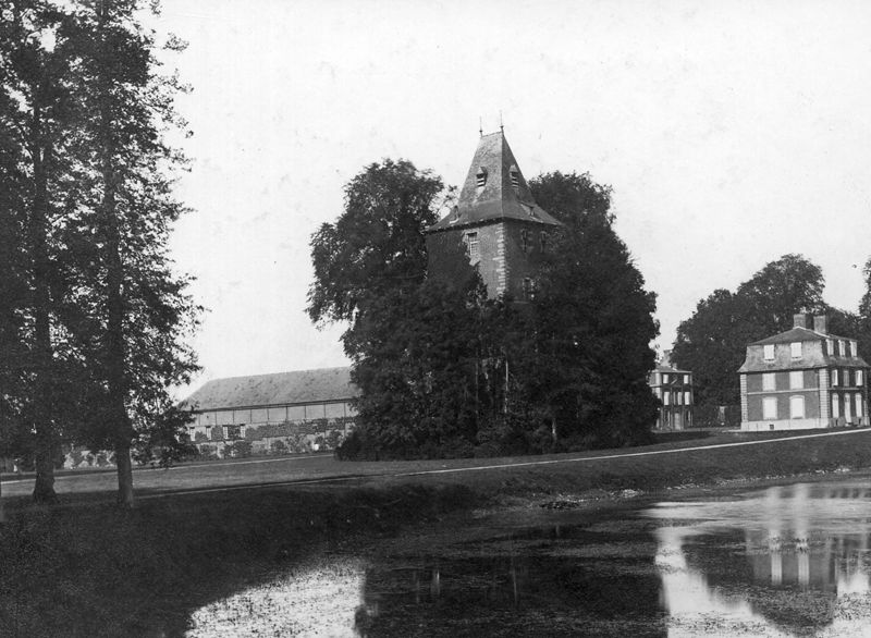 Tour de la chappelle castrale