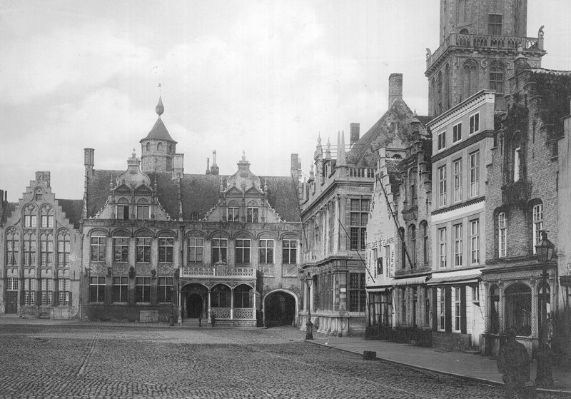 Stadhuis, voormalige conciërgerie van het Landhuis
