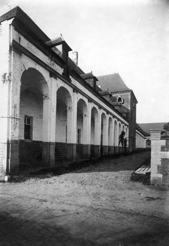 porte d'enceinte / Abbaye Saint-Pierre de Lobbes[ancienne]
