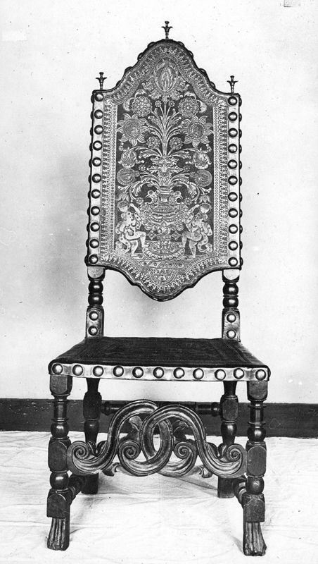 chaise / Musées Royaux d'Art et d'Histoire