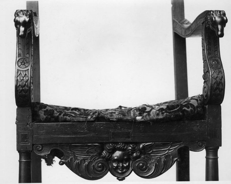 fauteuil[meuble] / Musées Royaux d'Art et d'Histoire