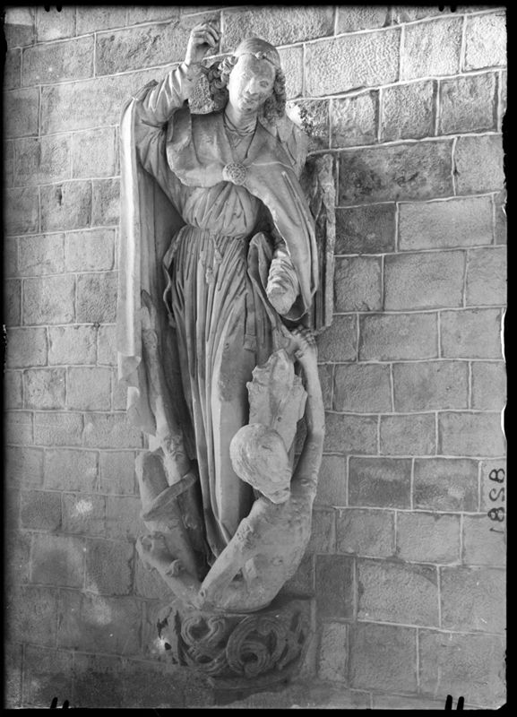 Saint Michel terrassant le démon
