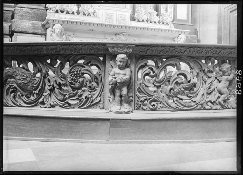 banc de communion / Eglise Notre-Dame de la Chapelle[Bruxelles]