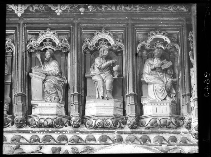 Les Apôtres et Vierge à l'Enfant