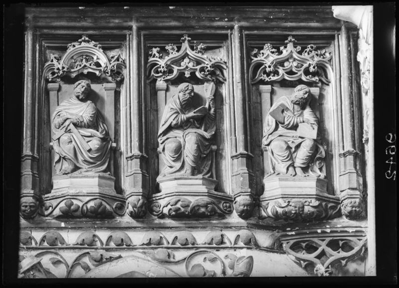 Les Apôtres et Vierge à l'Enfant