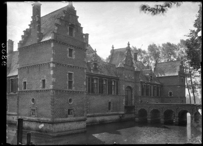 château fort à douves / Bouwwerk[Moorsel]