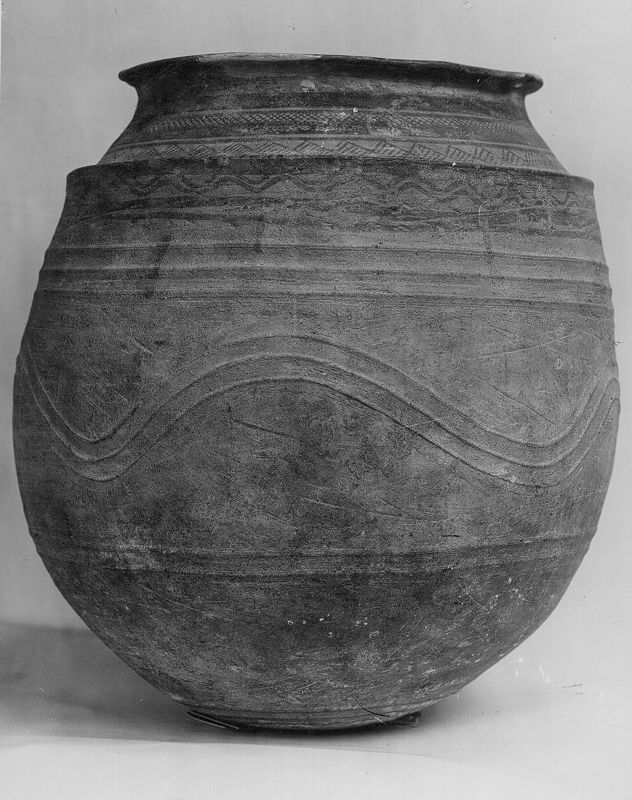 vase funéraire / Musées Royaux d'Art et d'Histoire
