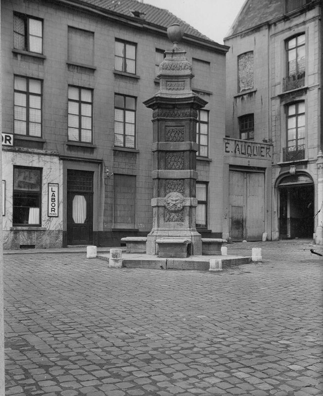 fontaine[construction] / Construction[Mons]