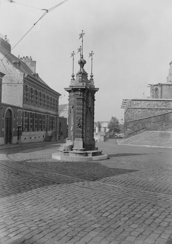 fontaine[construction] / Construction[Mons]