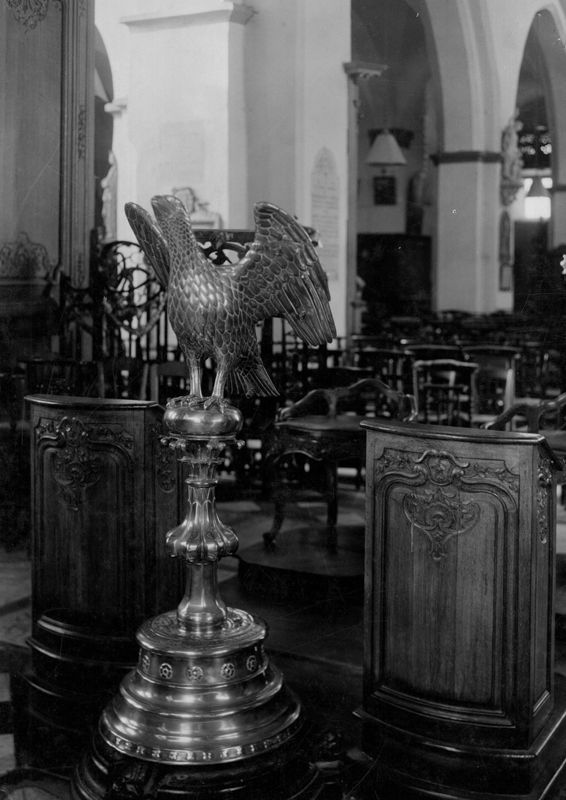 Aigle-lutrin