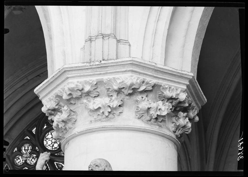 chapiteau à feuillage / Kerk O.L.Vrouw over de Dijle