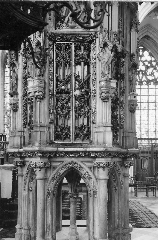 tour du Saint-Sacrement / Kerk Sint-Pieter[Leuven]
