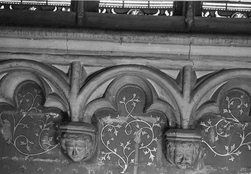 culs de lampe en forme de têtes humaines