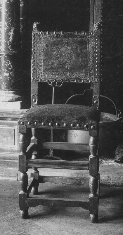 chaise / Oudheidkundig Museum