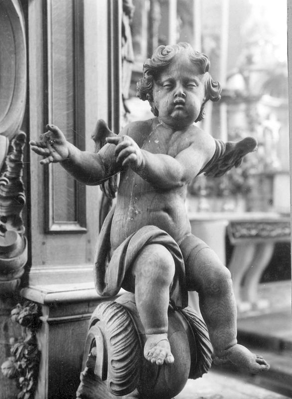 Angelots avec instruments de musique