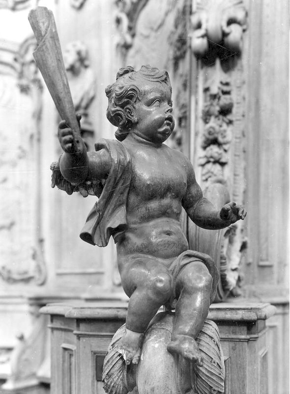 Angelots avec instruments de musique