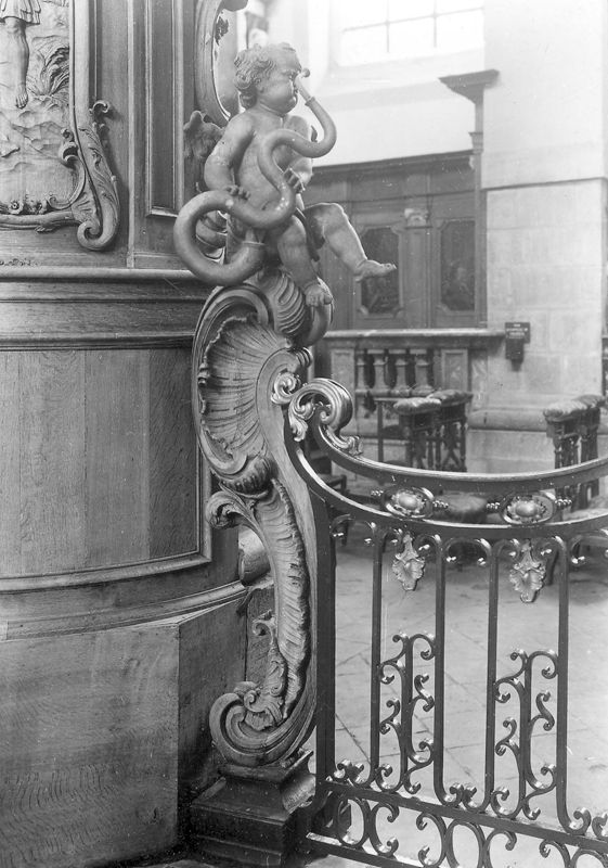 Angelots avec instruments de musique