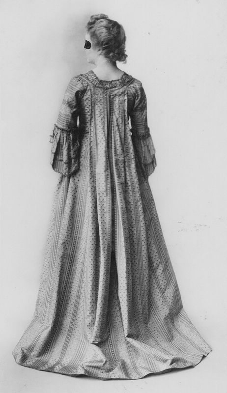 robe / Musées Royaux d'Art et d'Histoire