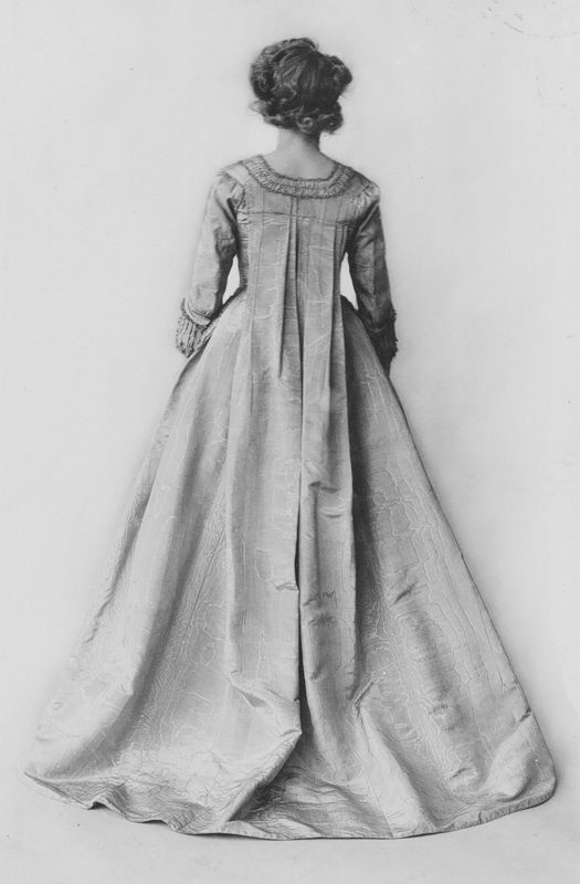 robe / Musées Royaux d'Art et d'Histoire
