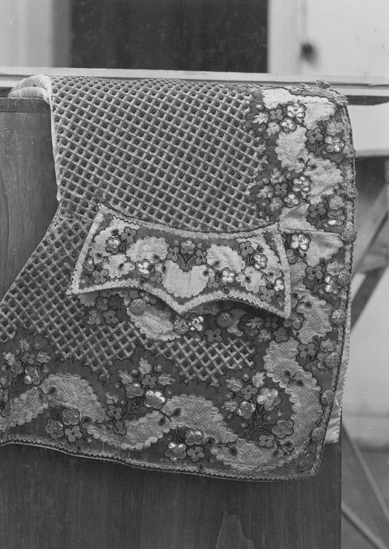 costume / Musées Royaux d'Art et d'Histoire