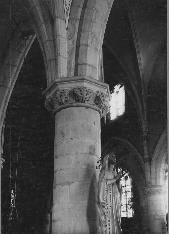 chapiteau à feuillage / Kerk Sint-Ambrosius[Dilbeek]