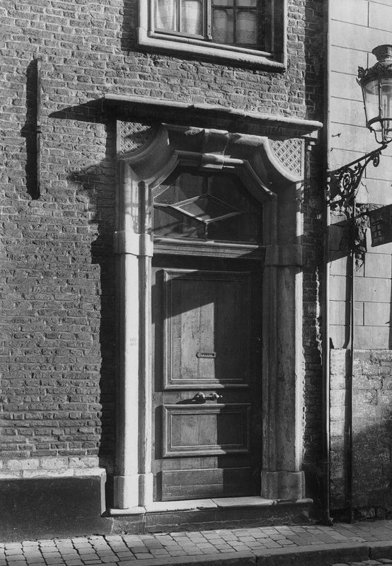 porte dans un mur extérieur / Bouwwerk[Leuven]