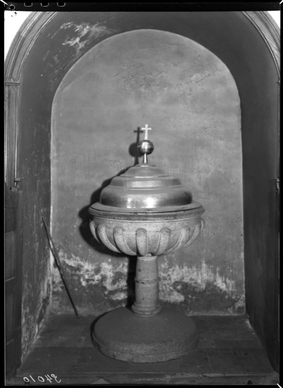 fonts baptismaux / Eglise Sainte-Elisabeth[Haren]