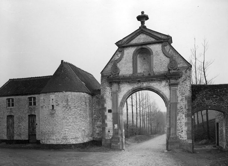 porte d'enceinte / Abbaye Saint-Pierre de Lobbes[ancienne]
