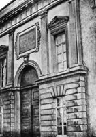 A041351