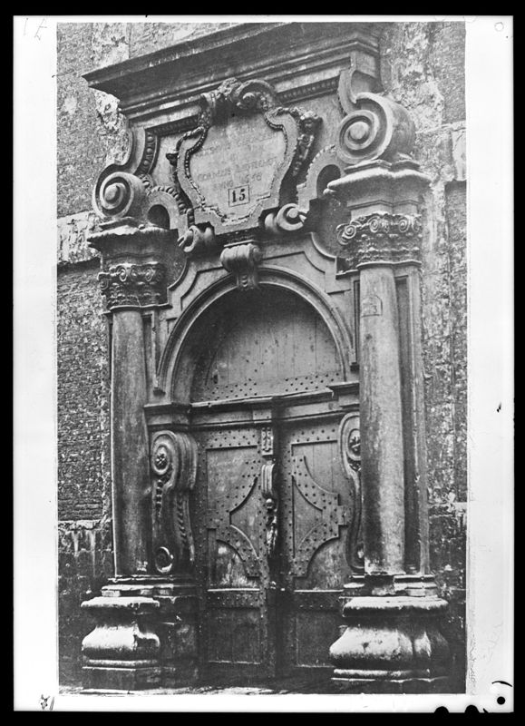 encadrement de porte / Godshuis Cornelis Lantschot