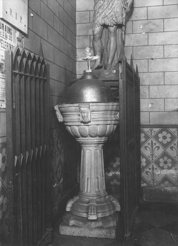 fonts baptismaux / Eglise Saint-Quentin[Lives-sur-Meuse]