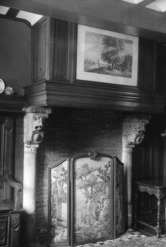 cheminée[élément d'architecture] / Maison du Comte