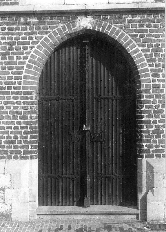 porte dans un mur extérieur / Kerk Sint-Martinus[Sint-Martens-Latem]