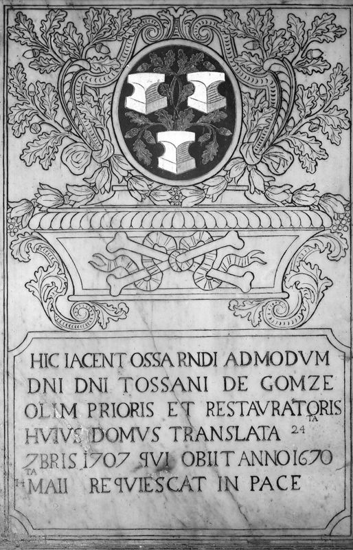 Dalle funéraire du prieur Toussaint de Gomze