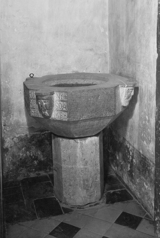 fonts baptismaux / Eglise Saint-Etienne[Waha]