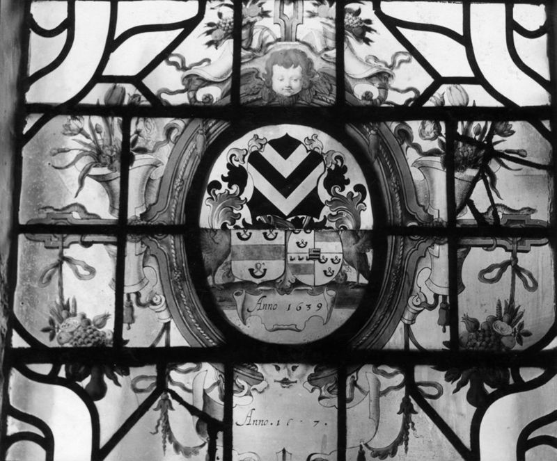 glasraam met wapenschild