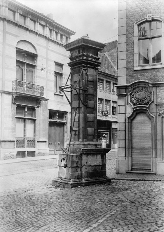 pompe à eau / Bouwwerk[Leuven]