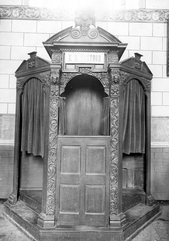 confessionnal / Kerk H. Kruis[oude kerk(Neerwinden)]