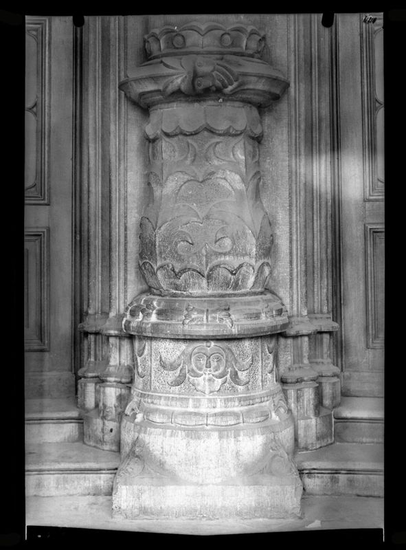 colonne engagée / Palais de Justice[Liège]