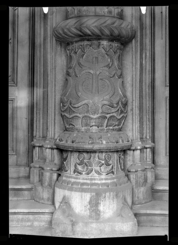 colonne engagée / Palais de Justice[Liège]