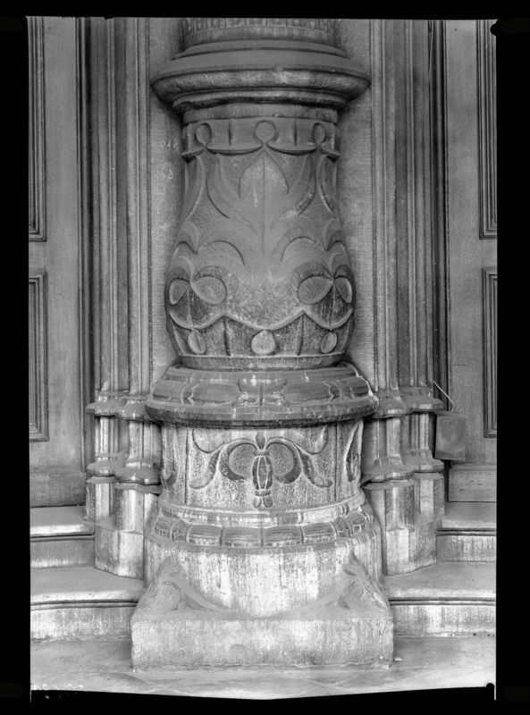 colonne engagée / Palais de Justice[Liège]