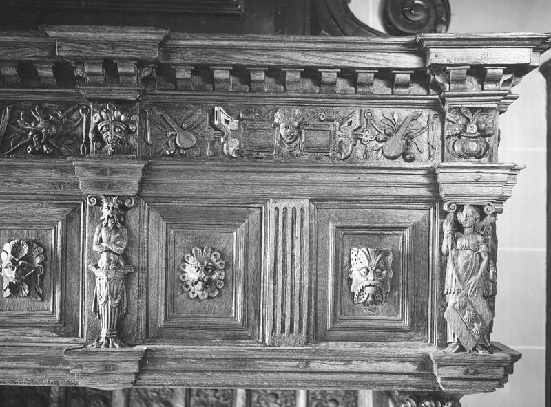 cheminée[élément d'architecture] / Château de la Neuville