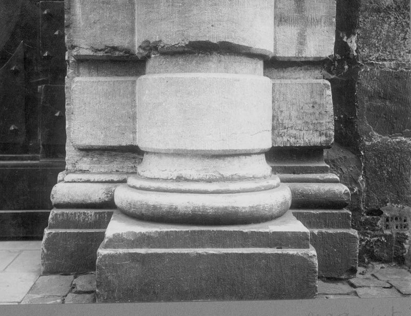 porte dans un mur extérieur / Stedelijke Emile Braunschool
