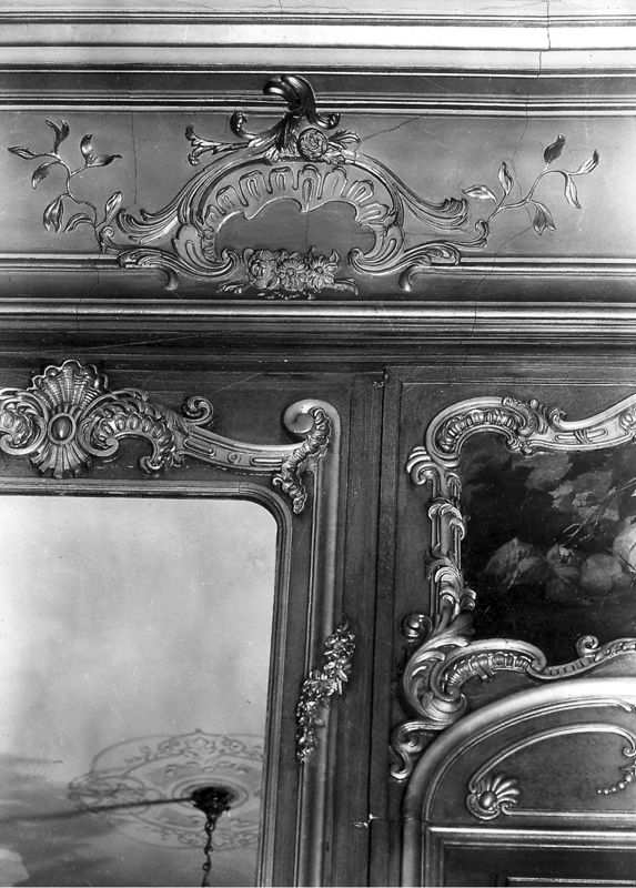 Motif décoratif (rocailles et fleurs)