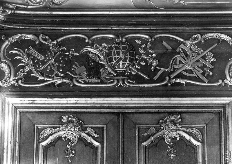 porte à deux battants / Palais du Gouvernement Provincial[ancien Palais des Princes-Evêques]
