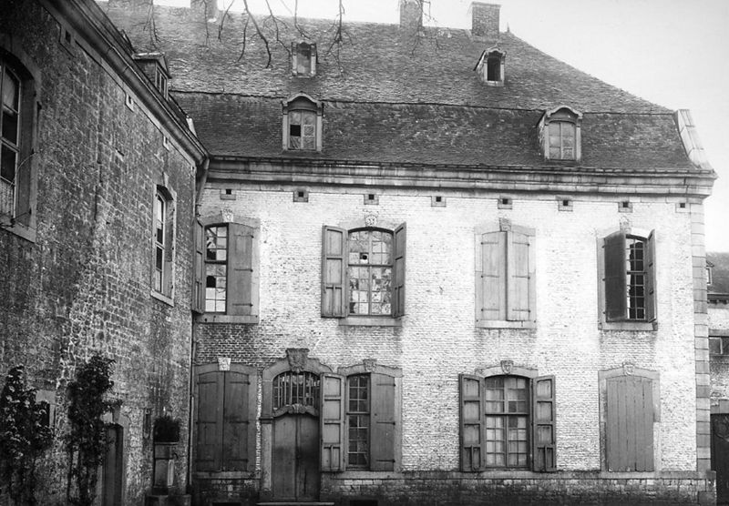 château / Château de Tharoul