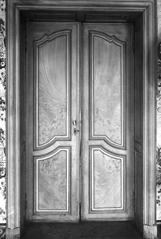 porte à deux battants / Château de Tharoul