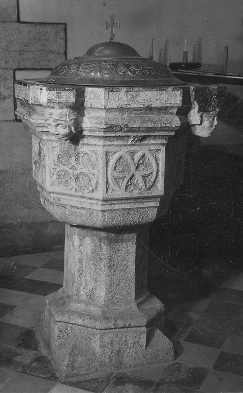 fonts baptismaux / Kerk Sint-Lambertus[Neeroeteren]